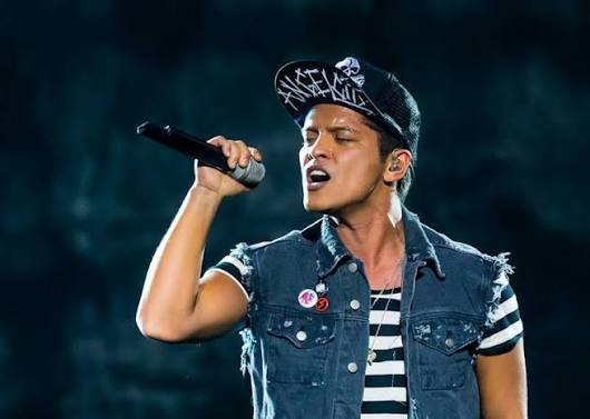 Bruno Mars playing live